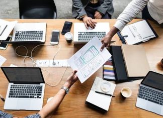 Büyük Defter Nedir? Muhasebe süreçlerinde işletmelerin mali işlemlerini düzenli biçimde takip edebilmesi, finansal durumlarını değerlendirebilmesi ve kayıtlar arasında bağlantı kurabilmesi büyük önem taşıyor. İşletmelerin gerçekleştirdiği alış ve satış işlemleri, tahsilatlar, ödemeler ve diğer mali hareketler belirli kurallar çerçevesinde kayıt altına alınıyor. Bu kayıtların hesaplara göre sınıflandırılmasını sağlayan temel muhasebe araçlarından biri ise büyük defter olarak öne çıkıyor. Muhasebe sisteminin önemli parçalarından biri olan büyük defter, işletmenin farklı hesaplarında gerçekleşen hareketlerin ayrı ayrı izlenmesine yardımcı oluyor. Konulu bir haber görseli.