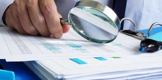 Denetçinin Sorumlulukları Nelerdir? İşletmelerin finansal bilgilerinin güvenilirliğinin değerlendirilmesi, muhasebe kayıtlarının incelenmesi ve iç kontrol süreçlerinin gözden geçirilmesi, denetim faaliyetlerinin temel amaçları arasında yer alıyor. Bu çalışmaların doğru ve tarafsız biçimde yürütülmesi ise denetçinin mesleki bilgi birikimi kadar sorumluluklarını yerine getirmesine de bağlı bulunuyor. Denetçinin sorumlulukları, denetimin planlanmasından kanıtların toplanmasına, risklerin değerlendirilmesinden raporun hazırlanmasına kadar geniş bir alanı kapsıyor. Konulu bir haber görseli.