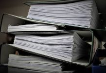 Denetim Raporlarının Önemi İşletmelerin finansal durumunun değerlendirilmesi, muhasebe kayıtlarının doğruluğunun incelenmesi ve iç kontrol sistemlerinin işleyişinin anlaşılması, denetim faaliyetlerinin temel amaçları arasında yer alıyor. Bu çalışmalar sonucunda elde edilen bulguların açık ve sistematik biçimde aktarılmasını sağlayan denetim raporları, işletme yönetimleri ve finansal bilgi kullanıcıları açısından önemli bir kaynak oluşturuyor. Denetim sürecinin sonuçlarını ortaya koyan bu raporlar, karar alma süreçlerinin daha sağlıklı yürütülmesine katkı sağlayabiliyor. Konulu bir haber görseli.