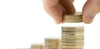 Finansal Raporlamanın Önemi Şirketlerin mali durumunu doğru değerlendirmesi, kaynaklarını verimli kullanması ve geleceğe yönelik kararlarını güvenilir verilere dayandırması açısından finansal raporlama önemli bir rol oynuyor. İşletmelerin gelirlerini, giderlerini, varlıklarını, borçlarını ve nakit hareketlerini belirli bir düzen içerisinde göstermesini sağlayan bu süreç, şirket yönetiminin yanı sıra yatırımcılar, kredi kuruluşları ve diğer ilgili taraflar için de temel bir bilgi kaynağı oluşturuyor. Finansal verilerin düzenli biçimde raporlanması, işletmelerin ekonomik durumunun daha açık şekilde anlaşılmasına katkı sağlıyor. Konulu bir haber görseli.