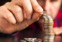 Finansman Kaynakları Nelerdir? İşletmelerin faaliyetlerini sürdürebilmesi, büyüme hedeflerine ulaşabilmesi ve yeni yatırımlar gerçekleştirebilmesi için yeterli mali kaynağa sahip olması gerekiyor. Üretim giderleri, personel ücretleri, kira, teknoloji yatırımları ve işletme sermayesi ihtiyacı, şirketlerin düzenli finansman planlaması yapmasını gerekli kılıyor. Bu noktada finansman kaynakları, işletmelerin ihtiyaç duyduğu parayı hangi yöntemlerle sağlayabileceğini belirleyen temel seçenekler arasında yer alıyor. Konulu bir haber görseli.