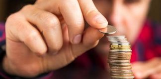 Finansman Kaynakları Nelerdir? İşletmelerin faaliyetlerini sürdürebilmesi, büyüme hedeflerine ulaşabilmesi ve yeni yatırımlar gerçekleştirebilmesi için yeterli mali kaynağa sahip olması gerekiyor. Üretim giderleri, personel ücretleri, kira, teknoloji yatırımları ve işletme sermayesi ihtiyacı, şirketlerin düzenli finansman planlaması yapmasını gerekli kılıyor. Bu noktada finansman kaynakları, işletmelerin ihtiyaç duyduğu parayı hangi yöntemlerle sağlayabileceğini belirleyen temel seçenekler arasında yer alıyor. Konulu bir haber görseli.