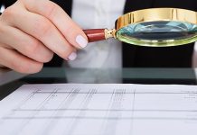 İç Denetim Nedir? İşletmelerin büyümesi, faaliyet alanlarının genişlemesi ve finansal süreçlerin daha karmaşık hale gelmesi, kurumların kendi işleyişlerini düzenli olarak kontrol etmesini önemli hale getiriyor. Şirketlerin kaynaklarını verimli kullanması, operasyonel riskleri belirlemesi ve belirlenen hedeflere uygun hareket etmesi için farklı kontrol mekanizmalarına ihtiyaç duyuluyor. Bu mekanizmalar arasında yer alan iç denetim, kurumların faaliyetlerini değerlendirmesine, eksiklikleri belirlemesine ve yönetim süreçlerini geliştirmesine yardımcı oluyor. Konulu bir haber görseli.