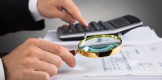 Mali Denetim Nedir? İşletmelerin finansal faaliyetlerini doğru şekilde yürütmesi, kaynaklarını verimli kullanması ve mali yükümlülüklerini yerine getirmesi, sürdürülebilir bir yönetim anlayışının temel unsurları arasında bulunuyor. Gelir ve giderlerin düzenli kaydedilmesi, finansal tabloların gerçeğe uygun bilgiler sunması ve mali işlemlerin mevzuata uygun biçimde gerçekleştirilmesi, kurumların mali yapısının sağlıklı değerlendirilmesini sağlıyor. Bu süreçte mali denetim, işletmelerin finansal kayıtlarının ve uygulamalarının incelenmesine yardımcı olan önemli bir kontrol mekanizması olarak öne çıkıyor. Konulu bir haber görseli.
