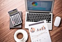 Muhasebe Hesap Planı Nedir? İşletmelerin mali işlemlerini düzenli biçimde kaydetmesi, gelir ve giderlerini takip etmesi ve finansal durumlarını doğru değerlendirebilmesi için belirli bir muhasebe sistemine ihtiyaç duyuluyor. Alış, satış, tahsilat, ödeme, borçlanma ve yatırım gibi işlemlerin birbirinden ayrılarak kayıt altına alınması, muhasebe süreçlerinin daha anlaşılır hale gelmesini sağlıyor. Bu düzenin oluşturulmasında önemli rol oynayan muhasebe hesap planı, işletmelerin mali işlemlerini belirli hesap grupları altında sınıflandırmasına yardımcı oluyor. Konulu bir haber görseli.