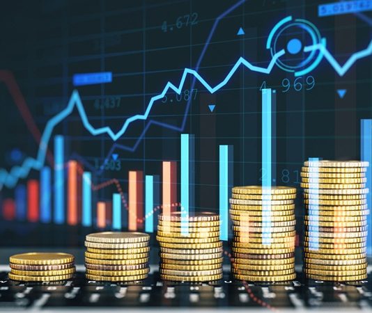 Şirketlerin finansal durumunu, büyüme potansiyelini ve piyasadaki konumunu anlamak amacıyla gerçekleştirilen şirket değerlemesi, işletmelerin ekonomik değerinin belirlenmesini sağlayan önemli finansal süreçlerden biri olarak öne çıkıyor. Şirket satın almaları, ortaklık görüşmeleri, yatırım kararları, birleşmeler ve sermaye artırımları gibi farklı işlemlerde başvurulan bu yöntem, işletmenin yalnızca mevcut varlıklarını değil, gelecekte gelir elde etme kapasitesini de değerlendirmeyi amaçlıyor. Konulu bir haber görseli.
