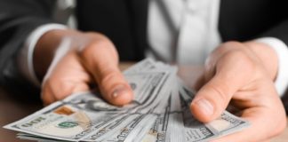 Şirketlerde Bütçe Yönetimi Şirketlerin finansal kaynaklarını verimli kullanması, giderlerini kontrol altında tutması ve büyüme hedeflerine ulaşabilmesi için planlı bir mali yönetim anlayışına ihtiyaç duyuluyor. Gelirlerin tahmin edilmesi, harcamaların önceliklendirilmesi ve yatırım kararlarının mevcut kaynaklarla uyumlu biçimde alınması, işletmelerin finansal sürdürülebilirliği açısından önem taşıyor. Bu noktada şirketlerde bütçe yönetimi, mali kaynakların belirli hedefler doğrultusunda planlanmasını ve gerçekleşen sonuçların düzenli olarak değerlendirilmesini sağlayan temel yönetim süreçlerinden biri olarak öne çıkıyor. Konulu bir haber görseli.