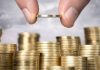 Şirketlerde Finansal Kontrol Şirketlerin mali kaynaklarını verimli kullanması, giderlerini yönetmesi ve finansal hedeflerine ulaşması için finansal kontrol süreçleri önemli bir rol oynuyor. İşletmelerin gelir ve giderlerini düzenli olarak takip etmesi, bütçe hedefleriyle gerçekleşen sonuçları karşılaştırması ve finansal riskleri erken aşamada belirlemesi, sürdürülebilir bir yönetim yapısının oluşturulmasına katkı sağlıyor. Özellikle rekabetin yoğun olduğu sektörlerde finansal kaynakların doğru yönetilmesi, şirketlerin faaliyetlerini kesintisiz sürdürmesi açısından önem taşıyor. Konulu bir haber görseli.