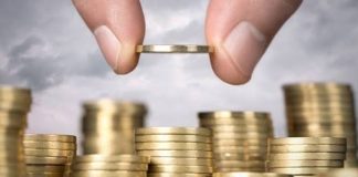 Şirketlerde Finansal Kontrol Şirketlerin mali kaynaklarını verimli kullanması, giderlerini yönetmesi ve finansal hedeflerine ulaşması için finansal kontrol süreçleri önemli bir rol oynuyor. İşletmelerin gelir ve giderlerini düzenli olarak takip etmesi, bütçe hedefleriyle gerçekleşen sonuçları karşılaştırması ve finansal riskleri erken aşamada belirlemesi, sürdürülebilir bir yönetim yapısının oluşturulmasına katkı sağlıyor. Özellikle rekabetin yoğun olduğu sektörlerde finansal kaynakların doğru yönetilmesi, şirketlerin faaliyetlerini kesintisiz sürdürmesi açısından önem taşıyor. Konulu bir haber görseli.