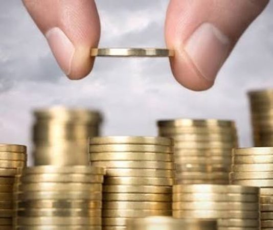 Şirketlerde Finansal Kontrol Şirketlerin mali kaynaklarını verimli kullanması, giderlerini yönetmesi ve finansal hedeflerine ulaşması için finansal kontrol süreçleri önemli bir rol oynuyor. İşletmelerin gelir ve giderlerini düzenli olarak takip etmesi, bütçe hedefleriyle gerçekleşen sonuçları karşılaştırması ve finansal riskleri erken aşamada belirlemesi, sürdürülebilir bir yönetim yapısının oluşturulmasına katkı sağlıyor. Özellikle rekabetin yoğun olduğu sektörlerde finansal kaynakların doğru yönetilmesi, şirketlerin faaliyetlerini kesintisiz sürdürmesi açısından önem taşıyor. Konulu bir haber görseli.