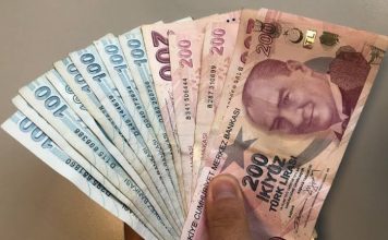 Şirketlerde Nakit Yönetimi Şirketlerin faaliyetlerini kesintisiz sürdürebilmesi, finansal yükümlülüklerini zamanında yerine getirebilmesi ve büyüme hedeflerine ulaşabilmesi için nakit kaynaklarını doğru yönetmesi gerekiyor. Satışlardan elde edilen gelirler, tedarikçilere yapılan ödemeler, personel giderleri, vergi yükümlülükleri ve yatırım harcamaları, işletmelerin günlük nakit hareketlerini doğrudan etkiliyor. Bu nedenle şirketlerde nakit yönetimi, finansal sürdürülebilirliğin korunması ve işletme kaynaklarının verimli kullanılması açısından önemli bir yönetim alanı olarak öne çıkıyor. Konulu bir haber görseli.