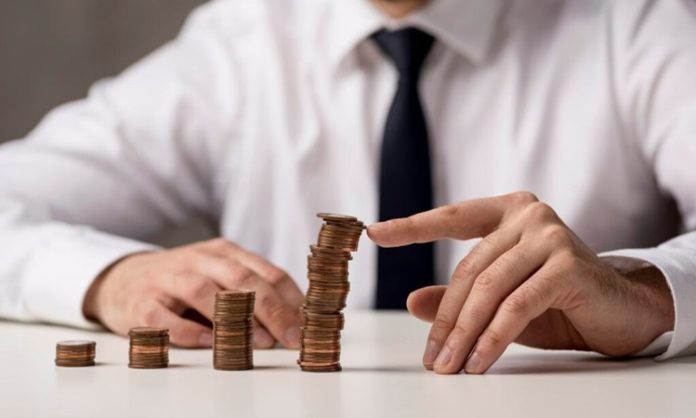 Vergi Beyannamesi Nedir Vergi beyannamesi, gerçek ve tüzel kişilerin vergiye ilişkin yükümlülüklerini yerine getirmek amacıyla ilgili kamu kurumlarına sundukları, gelir, kazanç, işlem veya diğer vergilendirilebilir unsurlara ilişkin bilgileri içeren resmi bir belgedir. Türkiye'de vergi sisteminin temel unsurlarından biri olan vergi beyannamesi, mükelleflerin beyan esasına dayanan vergiler bakımından hesaplamaya temel oluşturan bilgileri ilgili idareye bildirmesini sağlar. Beyan edilen bilgilere göre vergi hesaplaması yapılabilir ve mevzuatta belirtilen koşullar doğrultusunda ödeme yükümlülüğü ortaya çıkabilir. Konulu bir haber görseli.