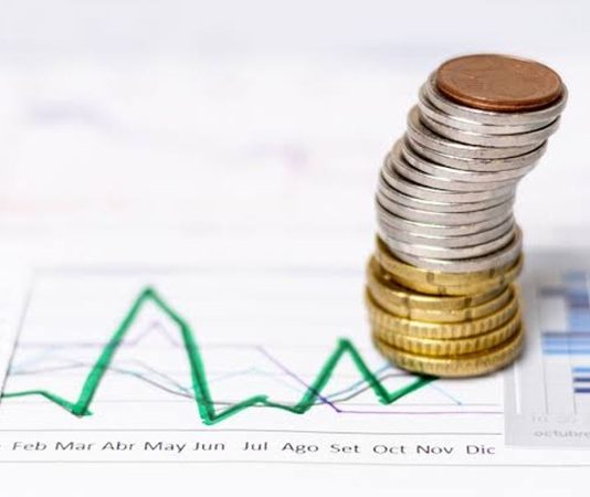 Vergi sisteminin düzenli işlemesi için mükelleflerin beyanname verme, kayıt tutma, belge düzenleme ve vergi ödeme gibi yükümlülüklerini mevzuata uygun şekilde yerine getirmesi gerekiyor. Bu yükümlülüklerin ihlal edilmesi durumunda ise ihlalin türüne ve koşullarına göre çeşitli vergi cezaları uygulanabiliyor. Türkiye'de vergi cezalarına ilişkin temel düzenlemeler, 213 sayılı Vergi Usul Kanunu başta olmak üzere ilgili vergi mevzuatında yer alıyor. Konulu bir haber görseli.