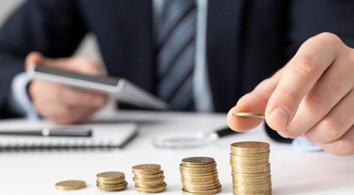 Vergi Matrahı Nedir? Vergi hesaplamalarında temel unsurlardan biri olan vergi matrahı, bir kişi veya işletmenin ödemesi gereken verginin belirlenmesinde esas alınan tutarı ifade ediyor. Gelir vergisinden kurumlar vergisine, Katma Değer Vergisi’nden Özel Tüketim Vergisi’ne kadar farklı vergi türlerinde matrah kavramı önemli bir rol oynuyor. Verginin hangi tutar üzerinden hesaplanacağını belirleyen bu unsur, hem bireysel mükelleflerin hem de işletmelerin mali yükümlülüklerinin doğru şekilde belirlenmesine yardımcı oluyor. Konulu bir haber görseli.
