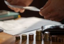 Vergi Muafiyeti Nedir? Vergi muafiyeti, belirli kişi, kurum veya kuruluşların kanunlarda belirtilen şartları taşımaları halinde bazı vergilerden tamamen ya da ilgili düzenlemenin kapsamına göre muaf tutulmasını ifade eder. Vergi sisteminde farklı amaçlarla uygulanan bu düzenleme, belirli faaliyetlerin desteklenmesi, sosyal ve ekonomik hedeflerin gerçekleştirilmesi veya kamu yararına çalışan bazı kuruluşların faaliyetlerinin kolaylaştırılması amacıyla kullanılabilir. Vergi muafiyeti, her mükellef için geçerli olan genel bir uygulama değildir; hangi kişi veya kuruluşların bu imkândan yararlanabileceği ilgili mevzuatta belirlenir. Konulu bir haber görseli.