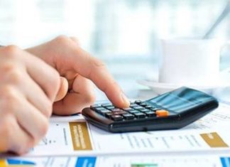 Türkiye'de vergi sistemi, kamu hizmetlerinin finansmanından ekonomik faaliyetlerin düzenlenmesine kadar birçok alanda önemli bir rol oynuyor. Bireylerin gelir elde etmesi, işletmelerin kazanç sağlaması, mal ve hizmet satın alınması veya taşınmaz sahibi olunması gibi farklı durumlar çeşitli vergi yükümlülüklerini beraberinde getirebiliyor. Bu nedenle vergi türleri, hem vatandaşların hem de işletmelerin mali süreçlerini doğru yönetebilmesi açısından önem taşıyor. Konulu bir haber görseli.