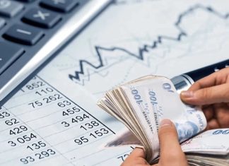 Vergi sisteminin düzenli ve sağlıklı biçimde işlemesi, yalnızca vergilerin belirlenmesi ve tahsil edilmesiyle sınırlı kalmıyor. Vergi işlemlerinin hangi kurallara göre yürütüleceği, mükelleflerin hangi yükümlülükleri yerine getireceği ve vergi idaresinin nasıl hareket edeceği de sistemin önemli parçaları arasında bulunuyor. Bu kapsamda vergi usulü, vergilendirme sürecinde uygulanacak kuralları ve idari işlemlerin temel esaslarını ifade ediyor. Türkiye'de vergi işlemlerine ilişkin temel düzenlemelerin başında Vergi Usul Kanunu geliyor. Konulu bir haber görseli.