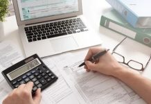 Şirketlerin mali süreçlerini doğru yönetmesi, vergi yükümlülüklerini zamanında yerine getirmesi ve finansal kararlarını yürürlükteki mevzuata uygun biçimde alması, sürdürülebilir işletme yönetiminin temel unsurları arasında yer alıyor. Vergi düzenlemelerinin kapsamı, muhasebe işlemlerinin karmaşıklığı ve şirketlerin farklı dönemlerde karşılaştığı mali yükümlülükler, profesyonel danışmanlık hizmetlerine duyulan ihtiyacı artırıyor. Bu noktada yeminli mali müşavir (YMM) ile çalışmak, işletmelerin mali işlemlerini değerlendirmesine ve belirli süreçlerini daha sistemli biçimde yürütmesine katkı sağlayabiliyor. Konulu bir haber görseli.