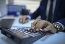 YMM’nin Vergi Planlamasındaki Rolü Şirketlerin mali süreçlerini doğru yönetmesi, vergi yükümlülüklerini zamanında yerine getirmesi ve finansal kaynaklarını verimli kullanması, sürdürülebilir bir iş yapısının temel unsurları arasında yer alıyor. Vergi mevzuatındaki değişiklikler, farklı beyan yükümlülükleri ve işletmelerin büyüme hedefleri, vergi süreçlerinin profesyonel bir yaklaşımla ele alınmasını önemli hale getiriyor. Bu noktada Yeminli Mali Müşavir (YMM) hizmetleri, işletmelerin vergi planlaması süreçlerinde önemli bir rol üstleniyor. Konulu bir haber görseli.